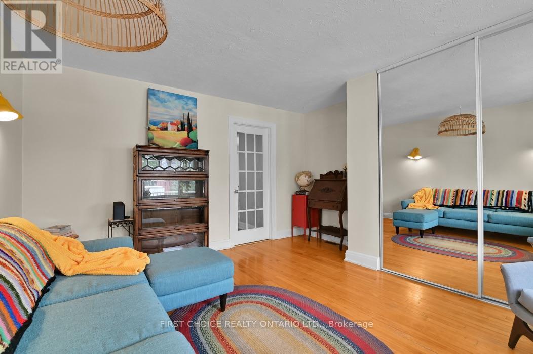 9 HURON AVENUE N - 12