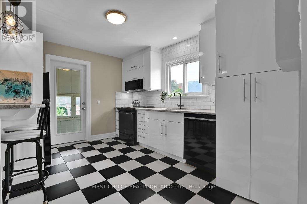 9 HURON AVENUE N - 16