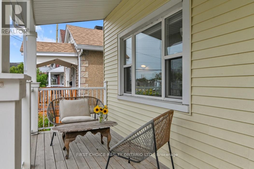 9 HURON AVENUE N - 2