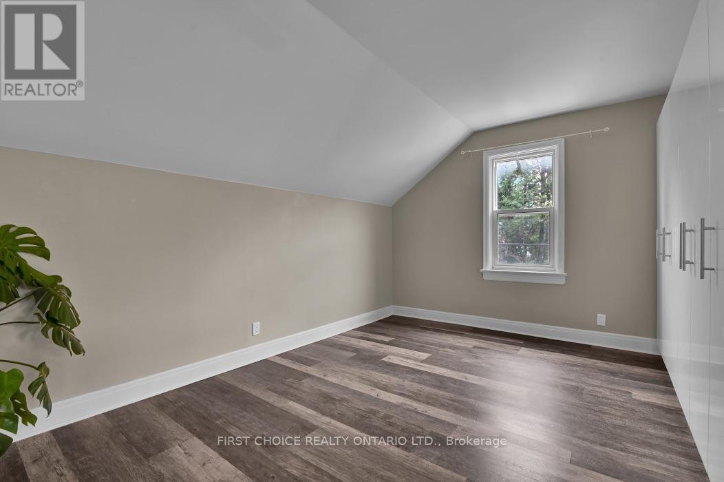 9 HURON AVENUE N - 20