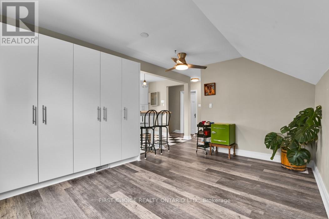 9 HURON AVENUE N - 22
