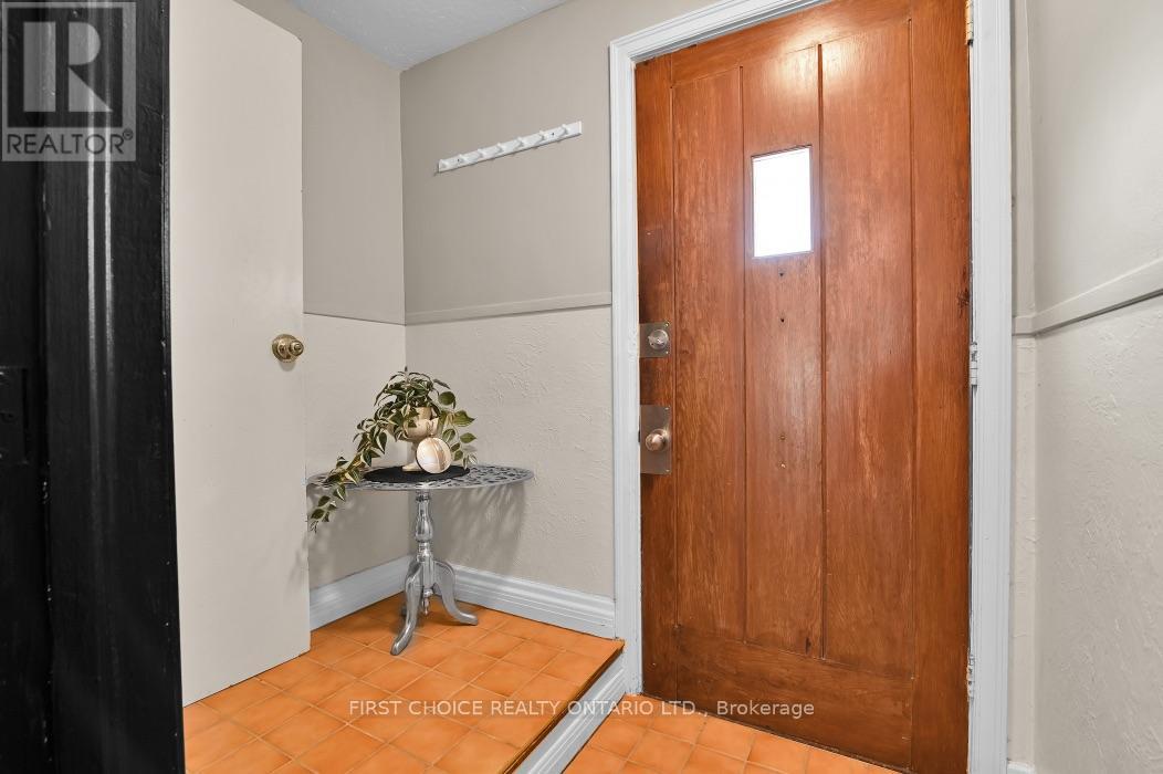 9 HURON AVENUE N - 3