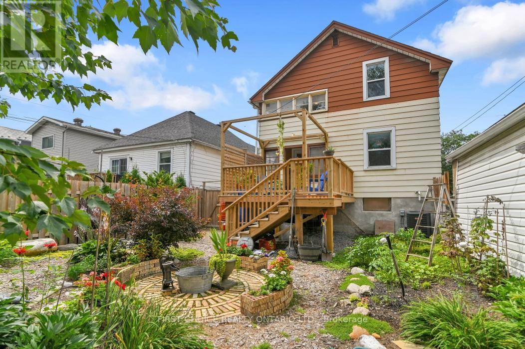 9 HURON AVENUE N - 35