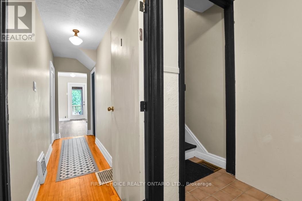 2 Bed, 2 Bath Multi-Family for Sale in Ottawa – 9 HURON AVENUE N, Ottawa – MLS# X13654444 - Image 4