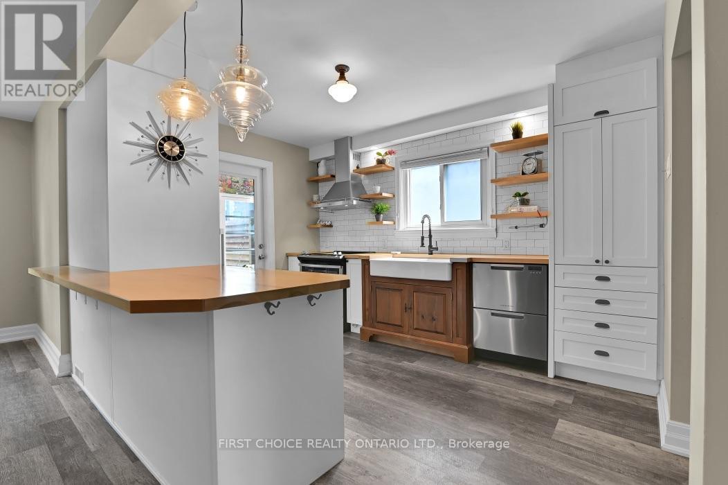 2 Bed, 2 Bath Multi-Family for Sale in Ottawa – 9 HURON AVENUE N, Ottawa – MLS# X13654444 - Image 5
