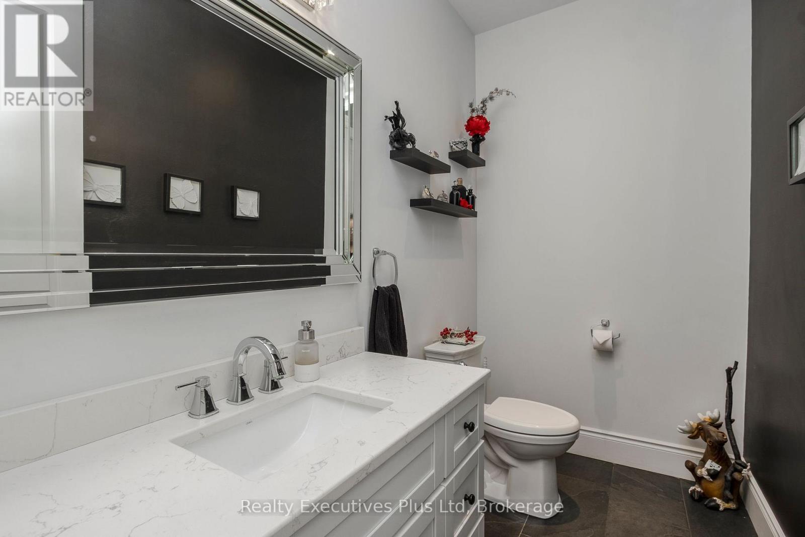 27 KINGFISHER CRESCENT - 35