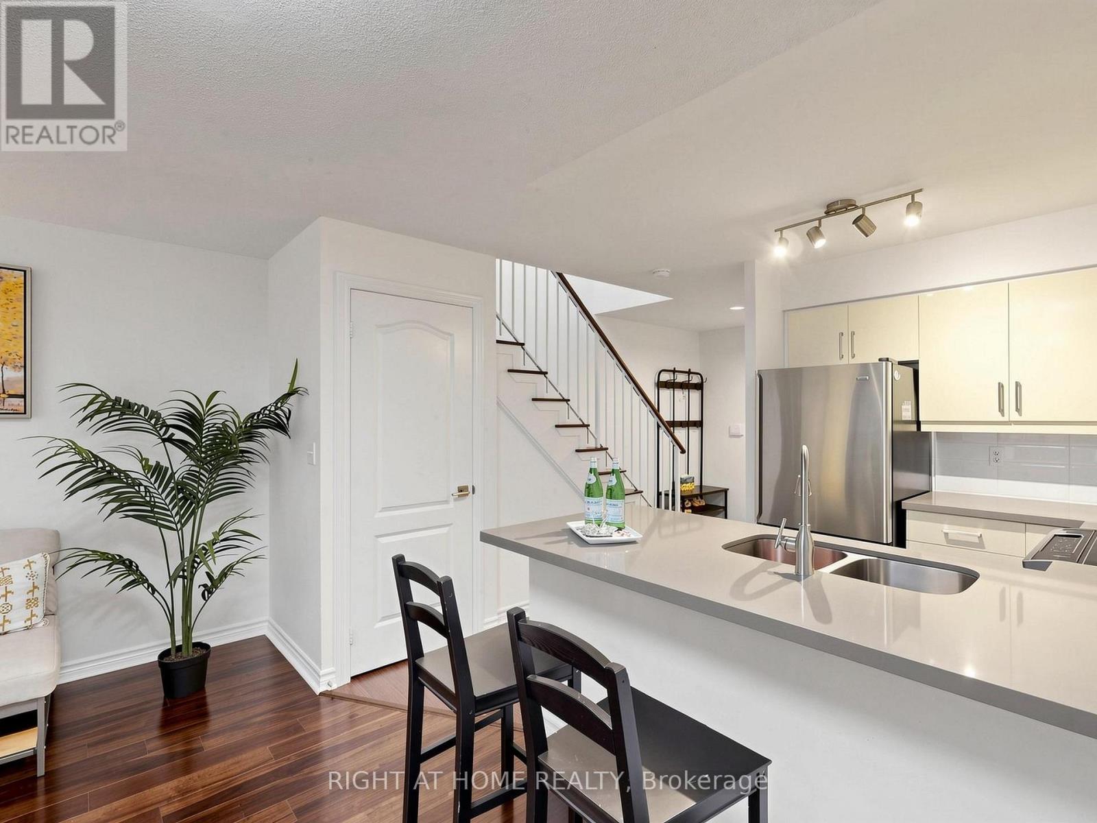 #404 30 HAYDEN STREET - 11