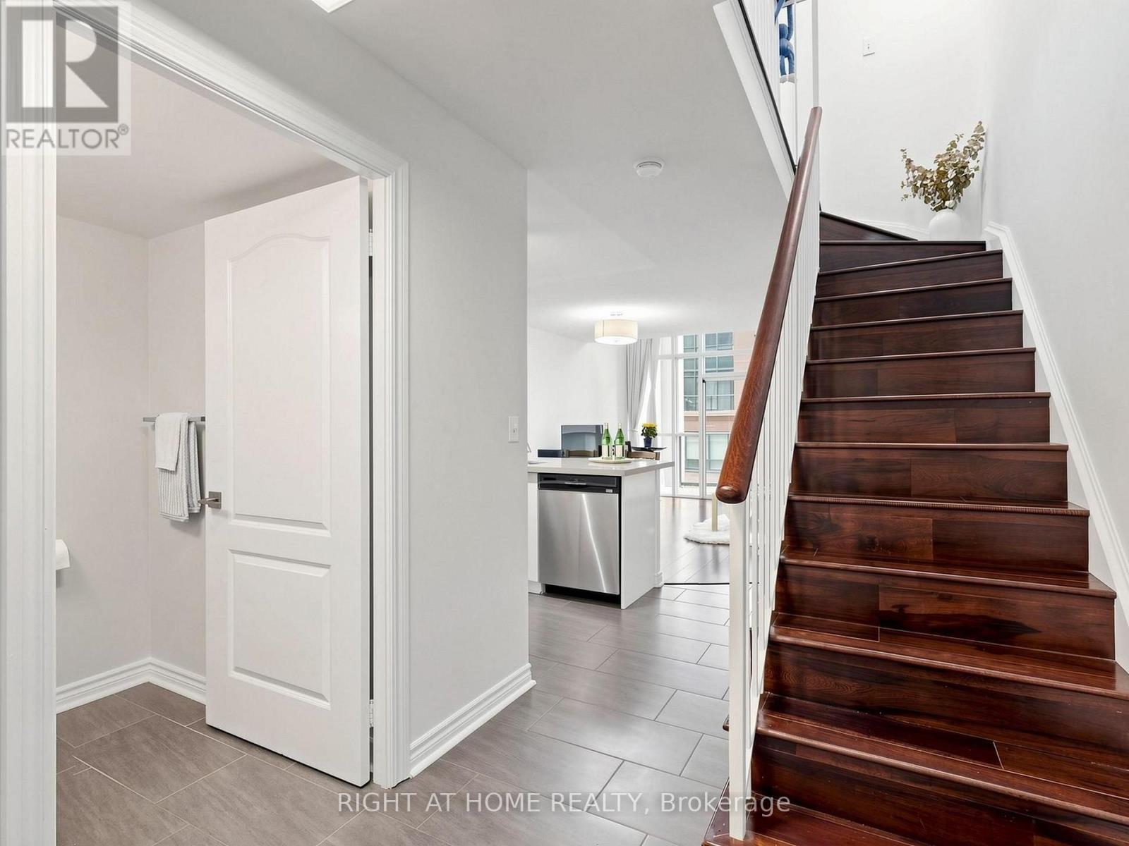 #404 30 HAYDEN STREET - 17