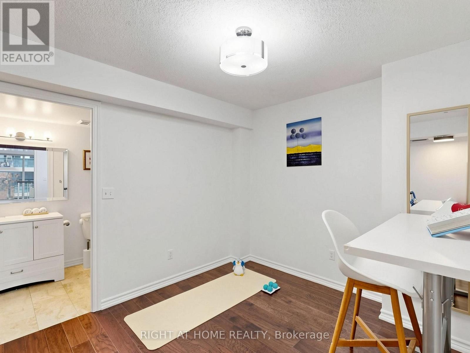 #404 30 HAYDEN STREET - 18