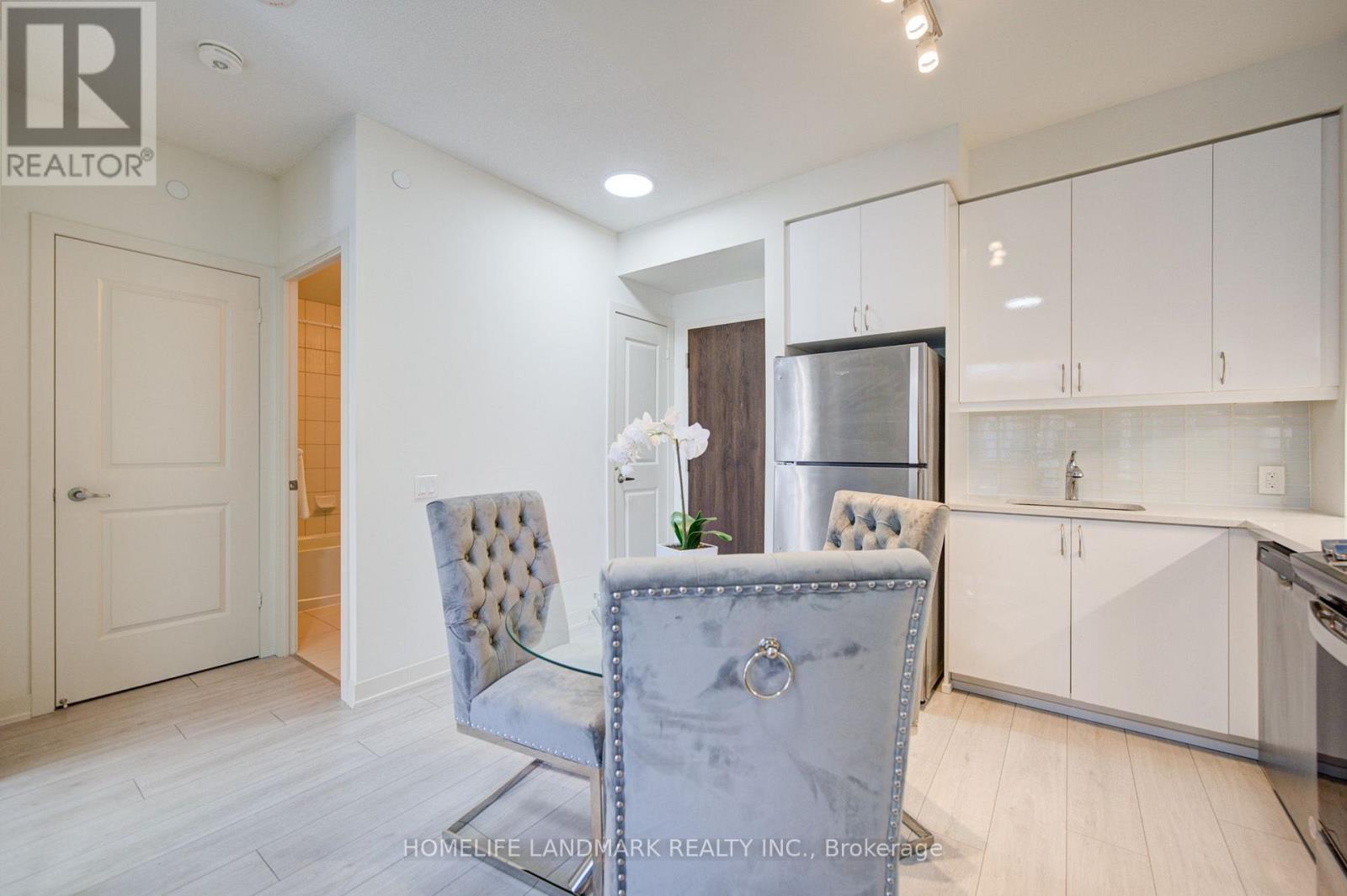 #818 4955 YONGE STREET - 6