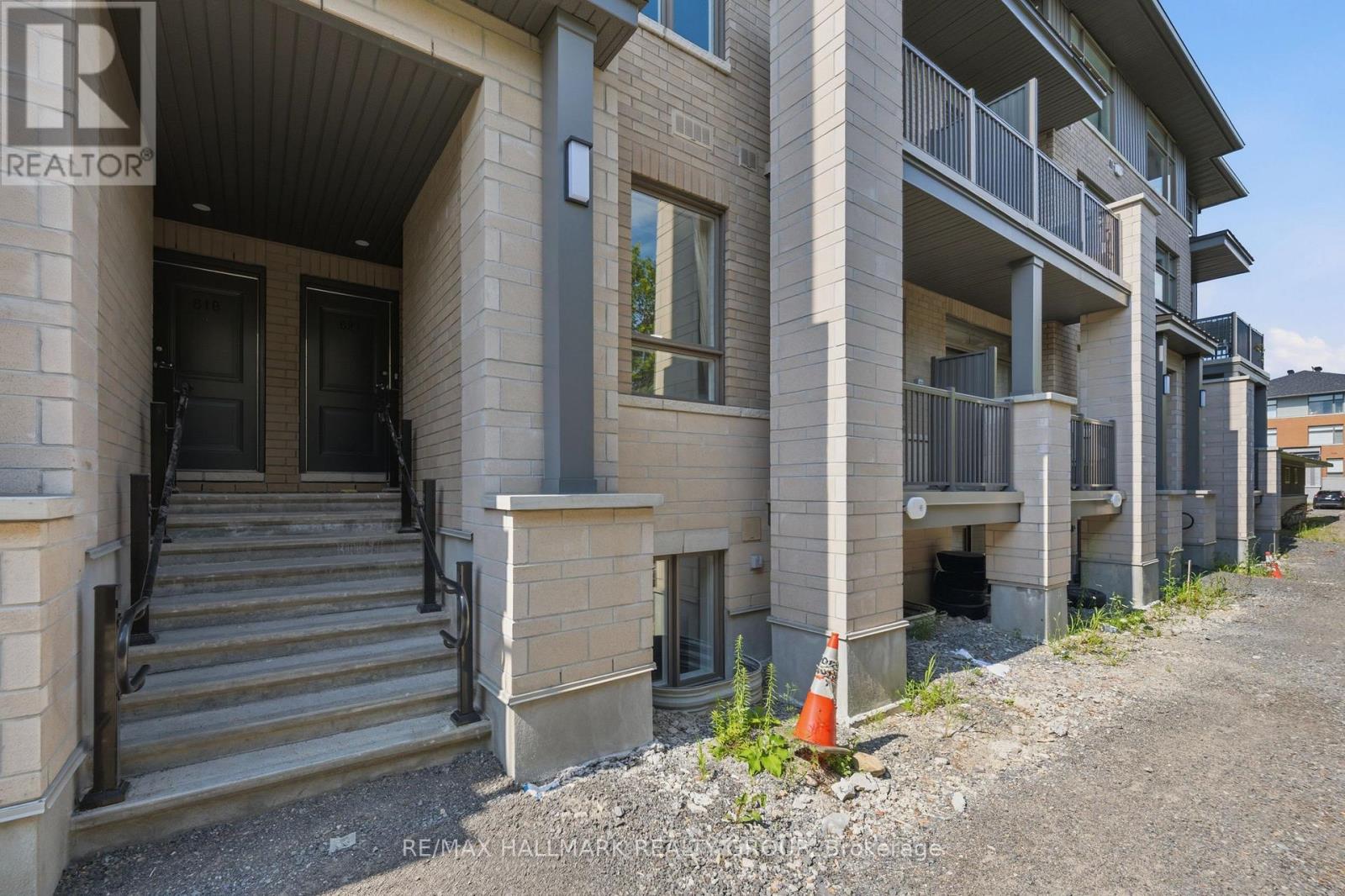 2 Bed, 3 Bath House for Rent in Ottawa – 623 SILHOUETTE PRIVATE, Ottawa – MLS# X13654474 - Image 2
