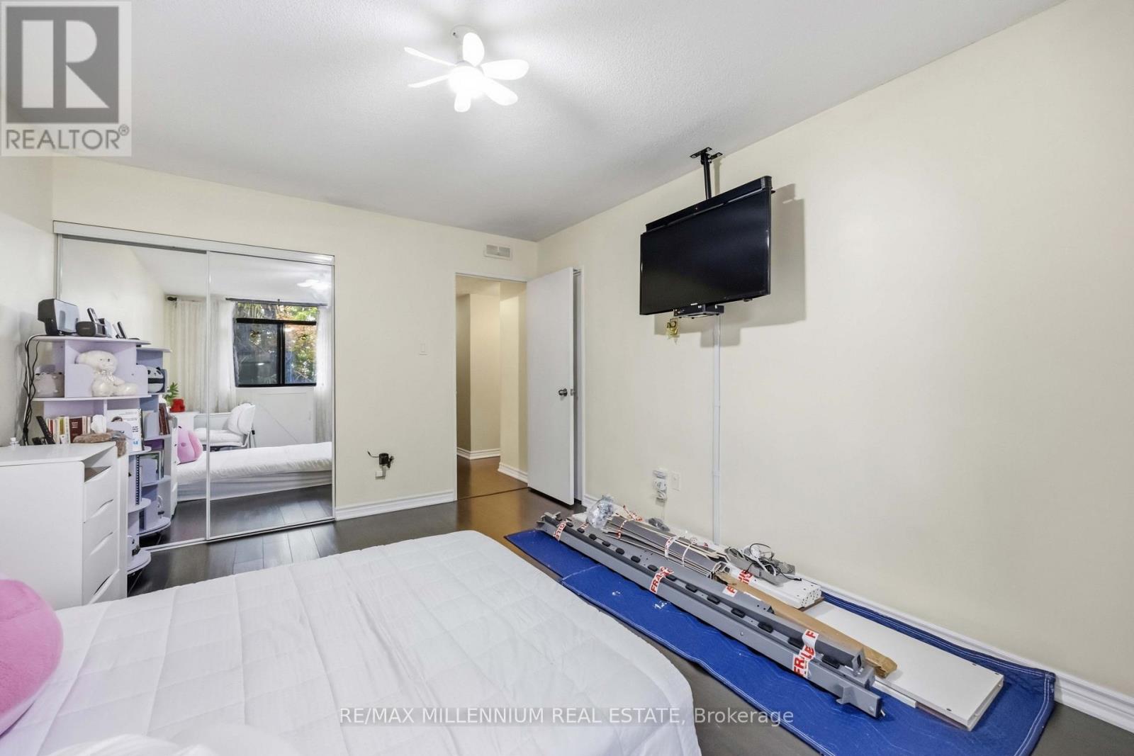 #126 2645 JANE STREET - 22