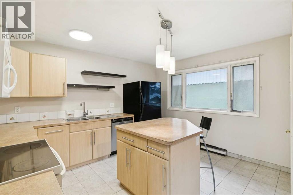 3816 26 Avenue SW - 11