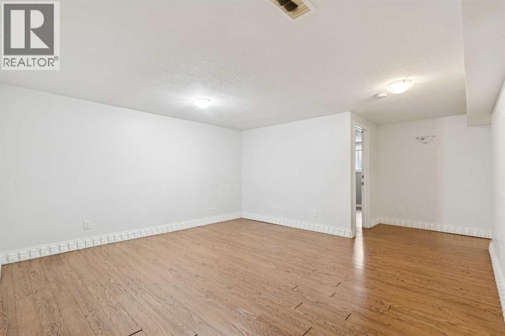 3816 26 Avenue SW - 20