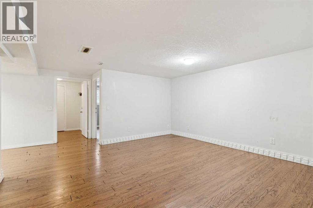 3816 26 Avenue SW - 21