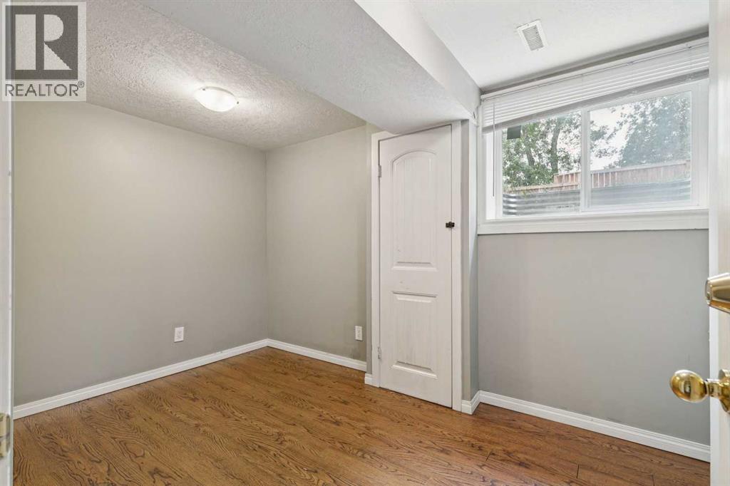 3816 26 Avenue SW - 27
