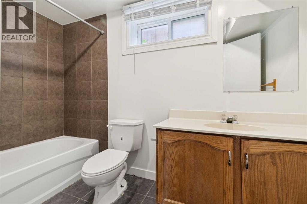 3816 26 Avenue SW - 28