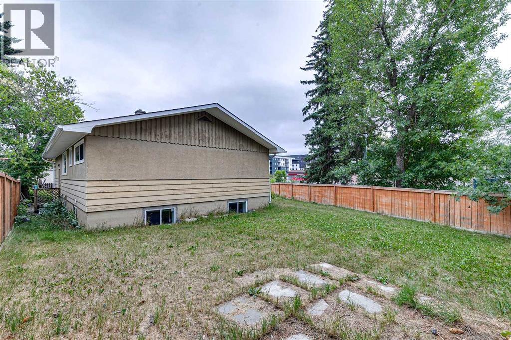 3816 26 Avenue SW - 32