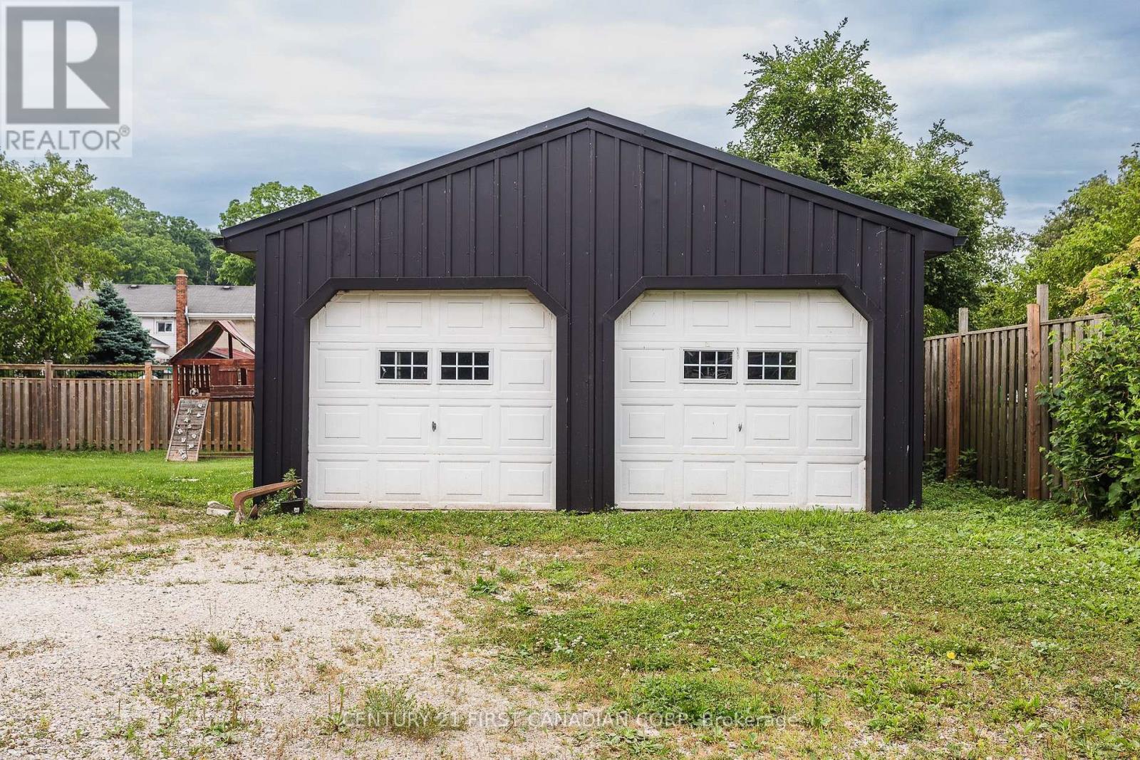331 ERIE STREET - Image 3