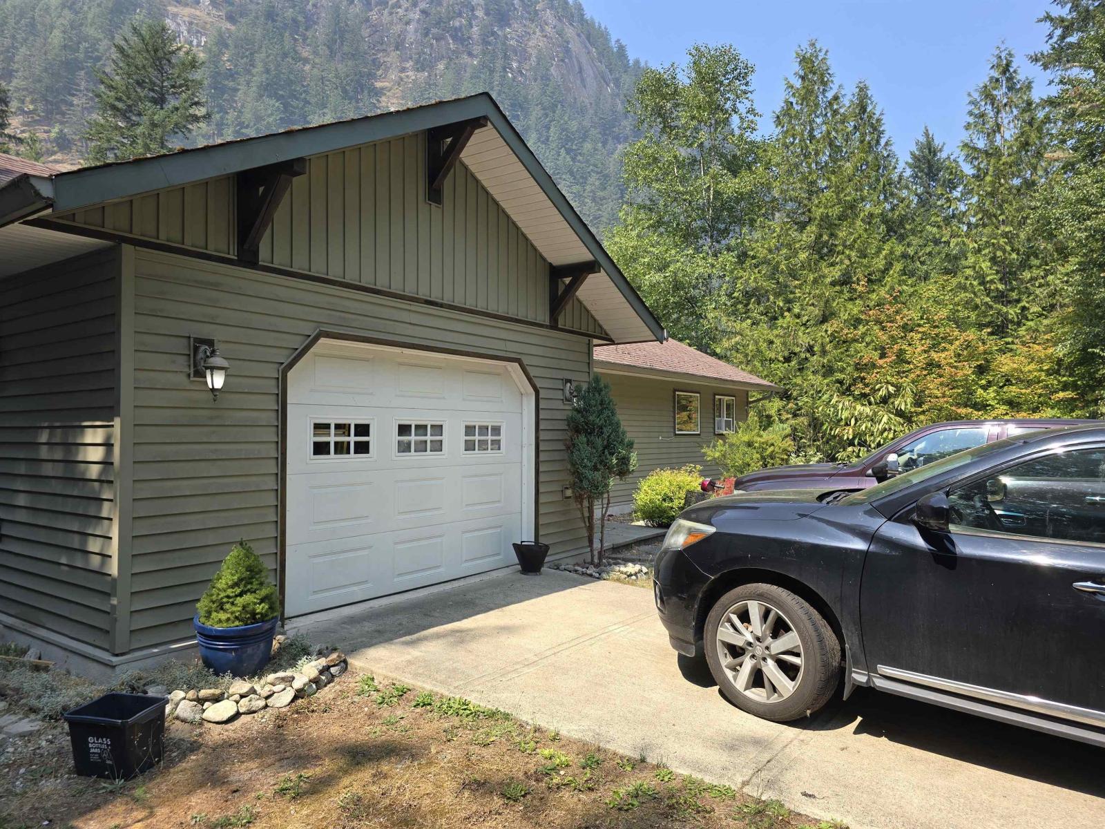 2 Bed, 2 Bath House for Sale in Hope – 19601 SILVER SKAGIT ROAD, Hope – MLS# R3151588 - Image 6