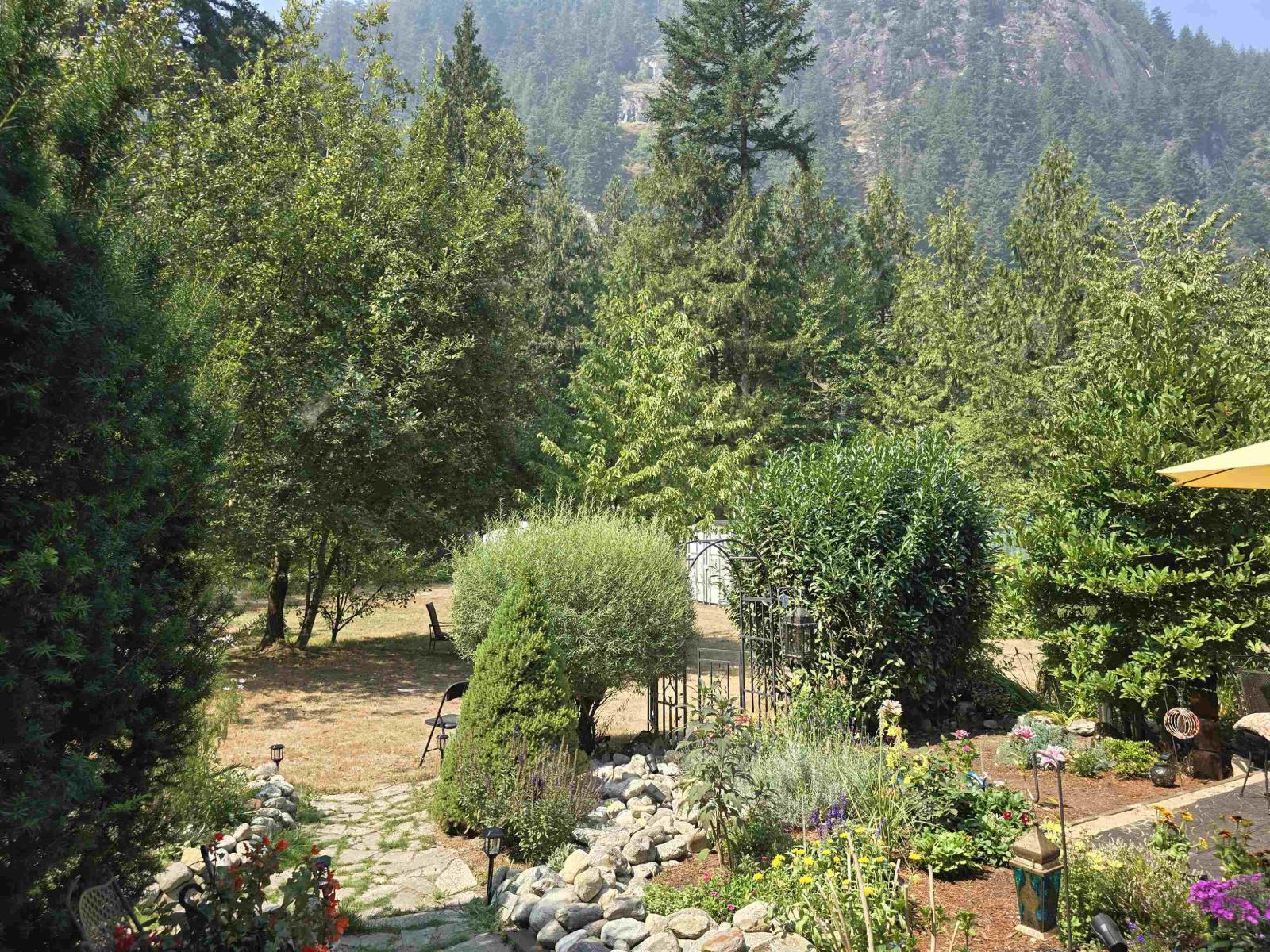 2 Bed, 2 Bath House for Sale in Hope – 19601 SILVER SKAGIT ROAD, Hope – MLS# R3151588 - Image 10