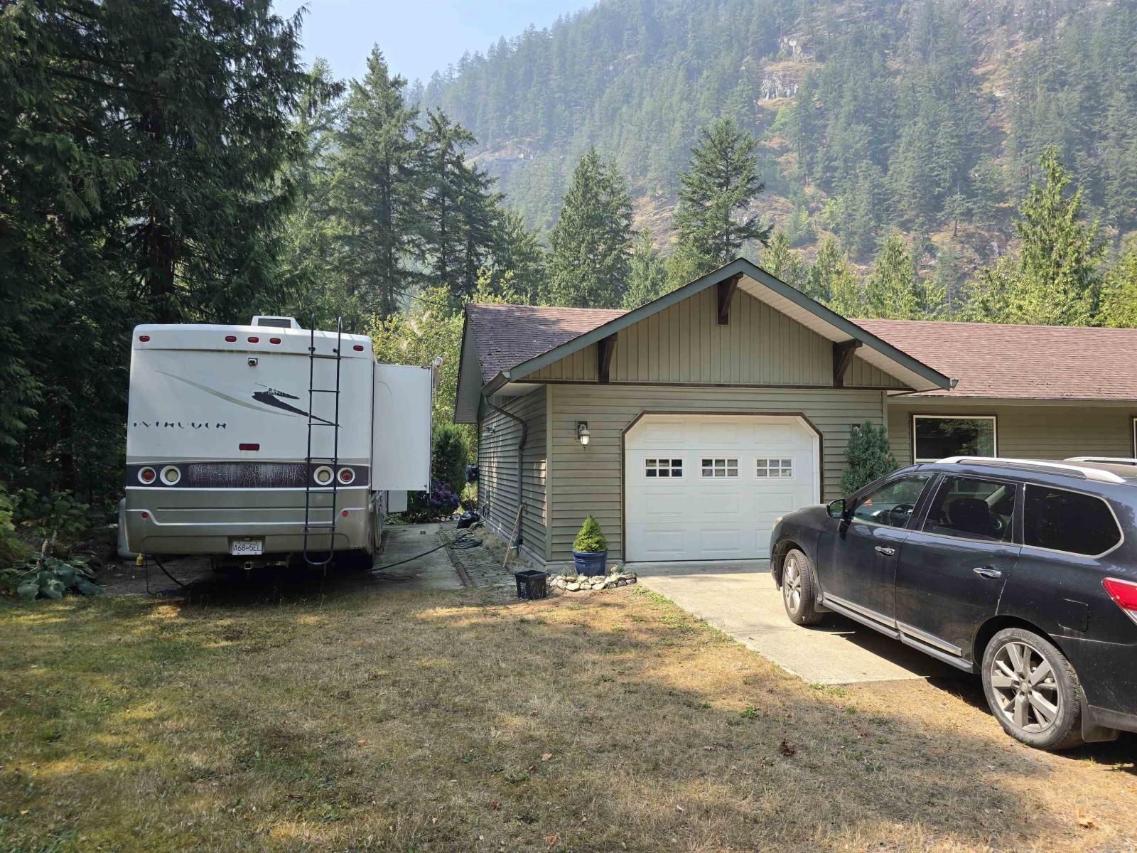2 Bed, 2 Bath House for Sale in Hope – 19601 SILVER SKAGIT ROAD, Hope – MLS# R3151588 - Image 8