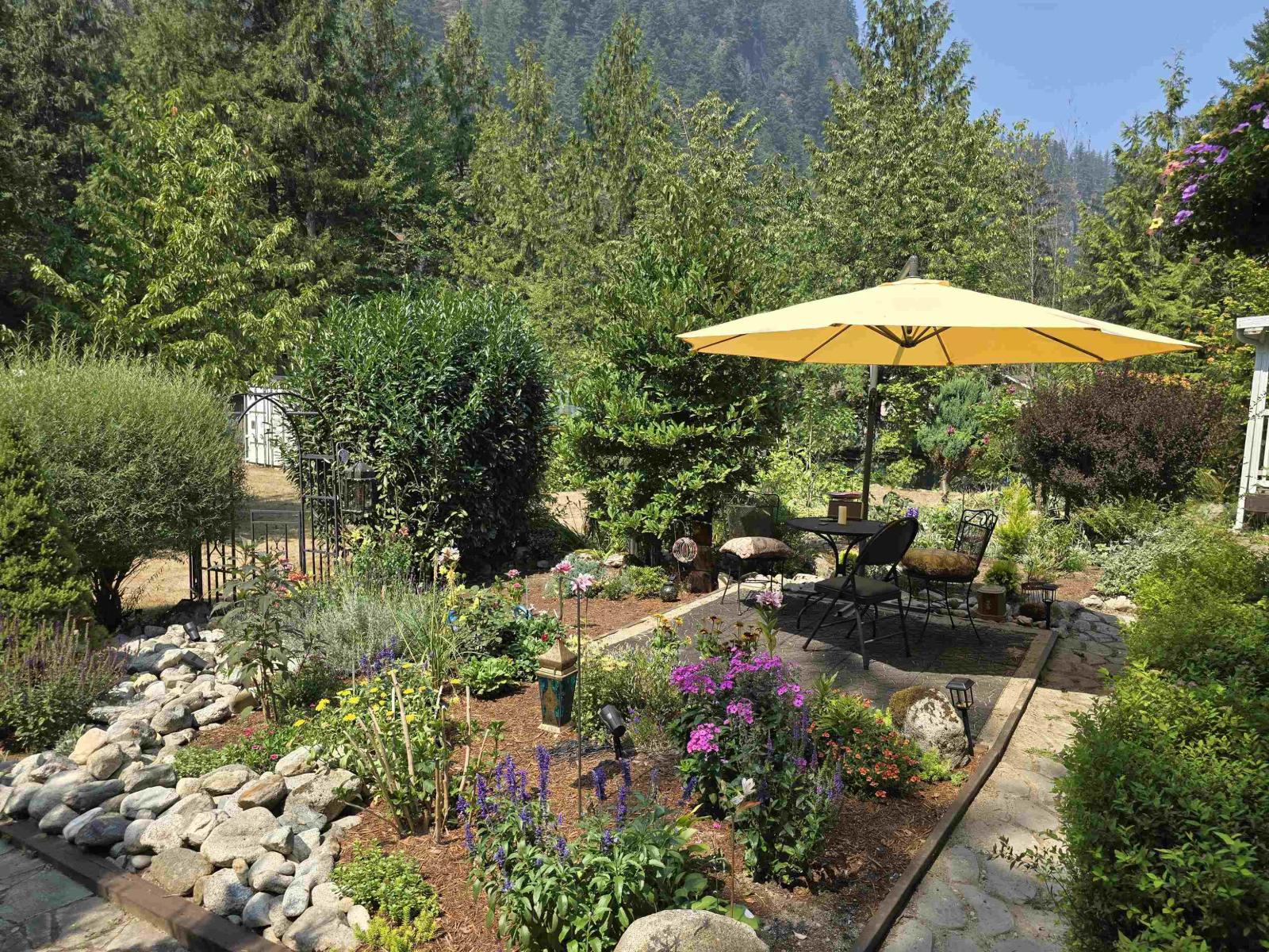 2 Bed, 2 Bath House for Sale in Hope – 19601 SILVER SKAGIT ROAD, Hope – MLS# R3151588 - Image 11