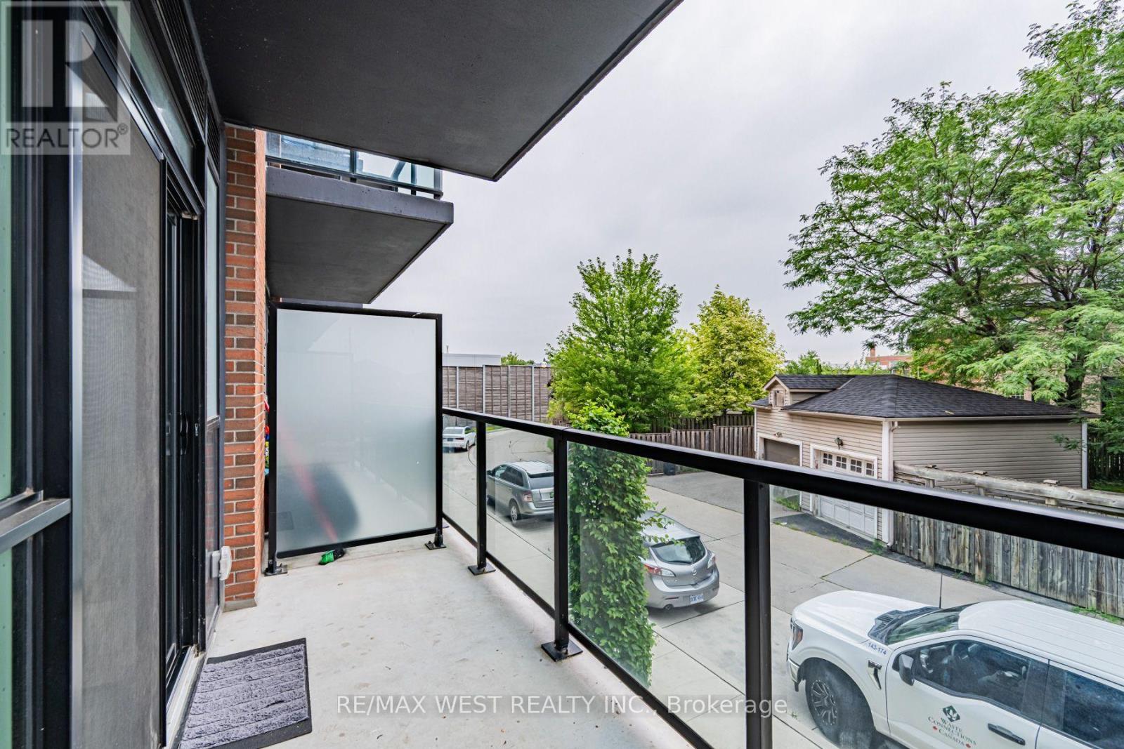 #211 2300 ST CLAIR AVENUE W - 10