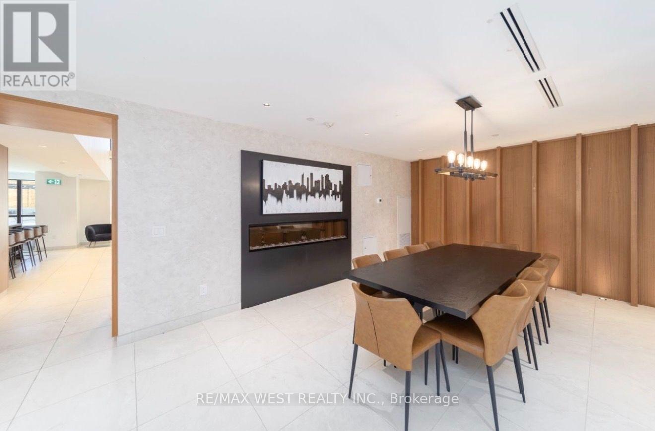#211 2300 ST CLAIR AVENUE W - 16