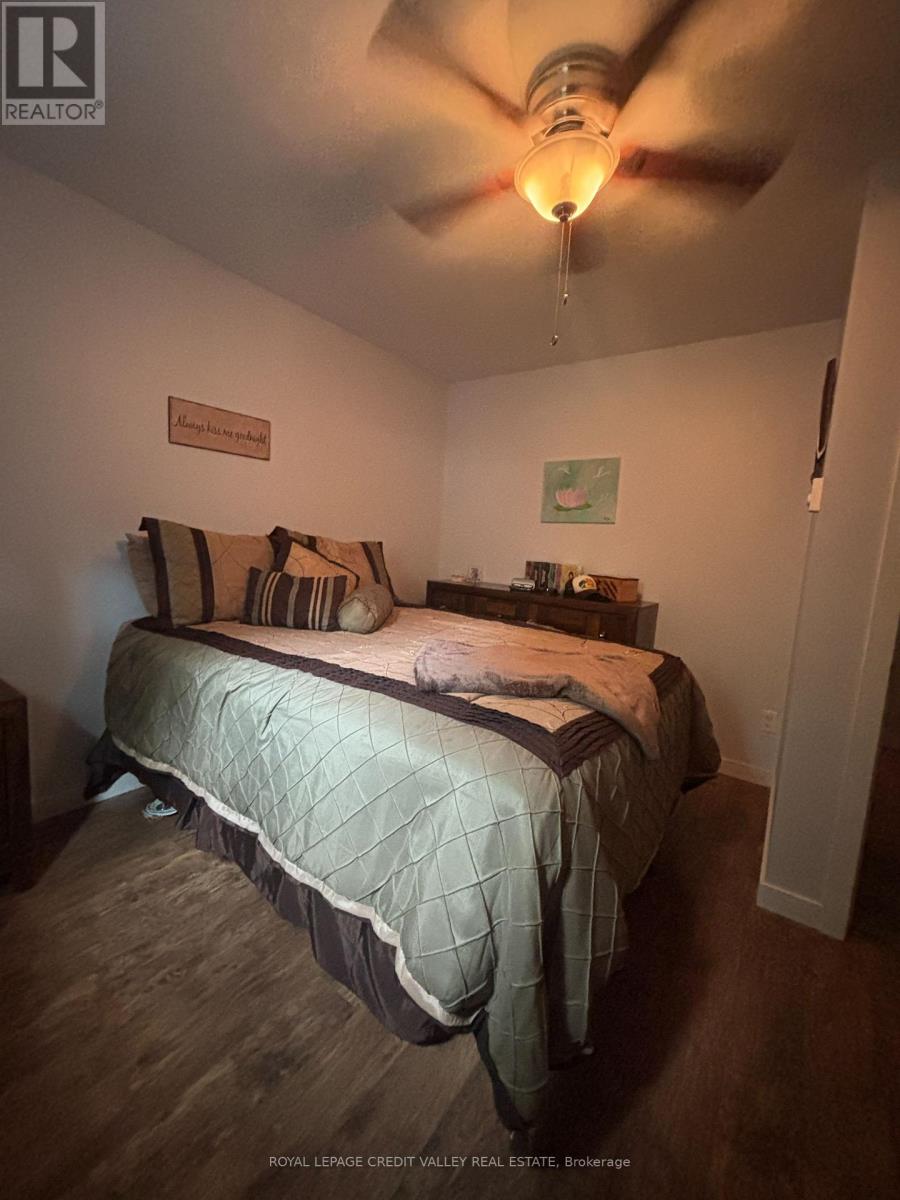 39 CLEAK AVENUE N - 17