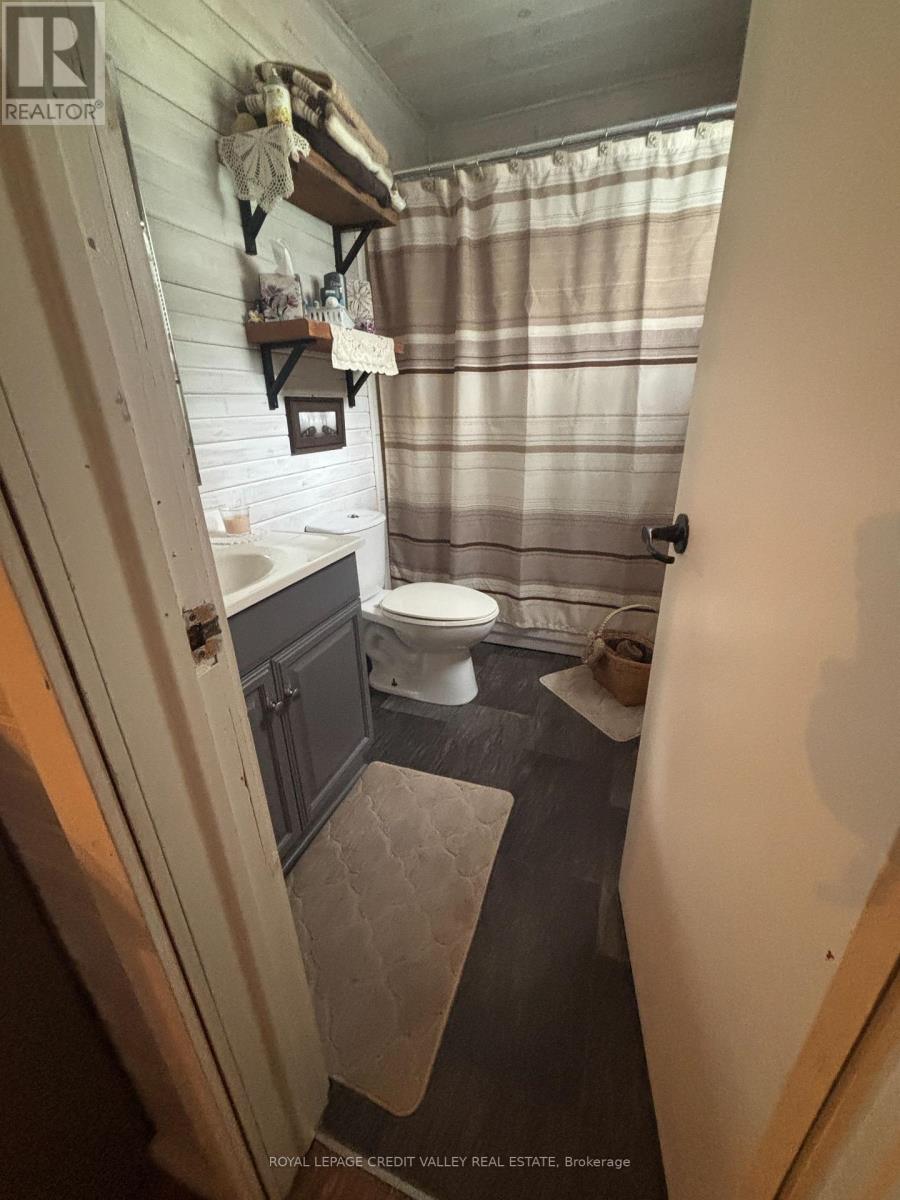 39 CLEAK AVENUE N - 20