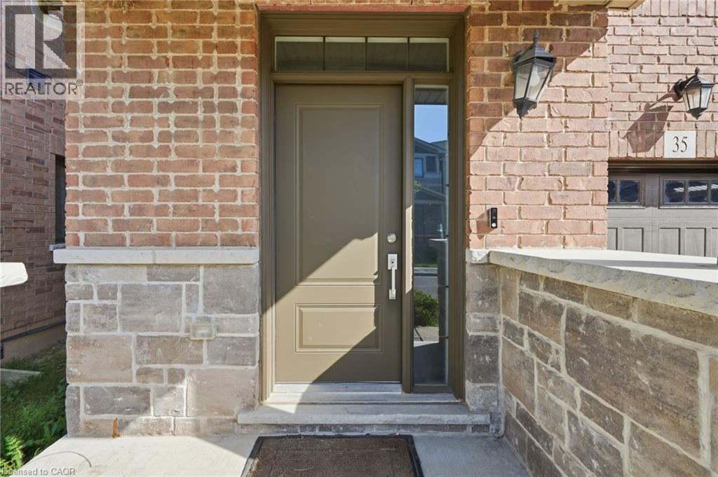 35 PELICAN Lane, Hamilton — photo 3