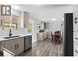 Kitchen - 1643 Traut Court, Kelowna, BC V1P1E6 Photo 9
