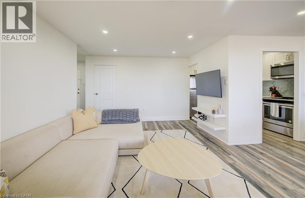 #2013 3590 KANEFF Crescent - 14