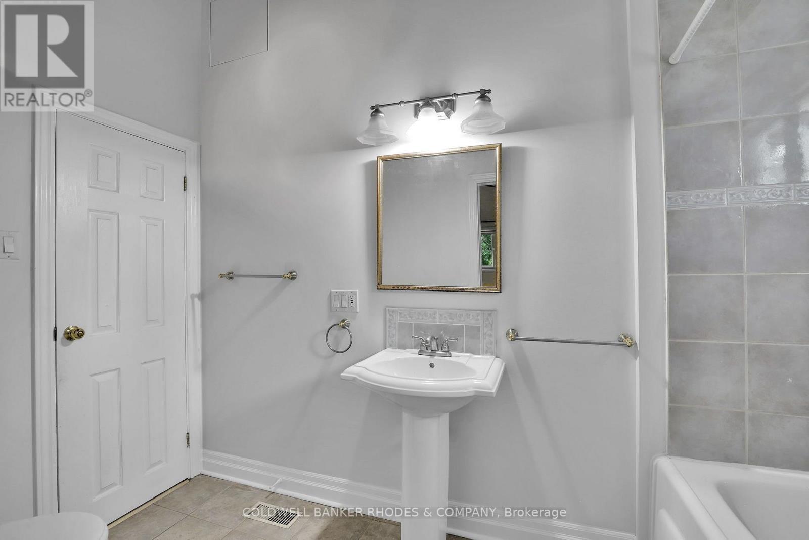 4 Bed, 2 Bath House for Rent in Ottawa – 359 MOUNTBATTEN AVENUE, Ottawa – MLS# X13654586 - Image 27