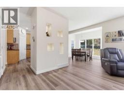 Primary Bedroom - 18 Royal Crest Way Nw, Calgary, AB T3G4M8 Photo 13