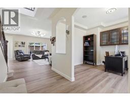 5pc Bathroom - 18 Royal Crest Way Nw, Calgary, AB T3G4M8 Photo 9