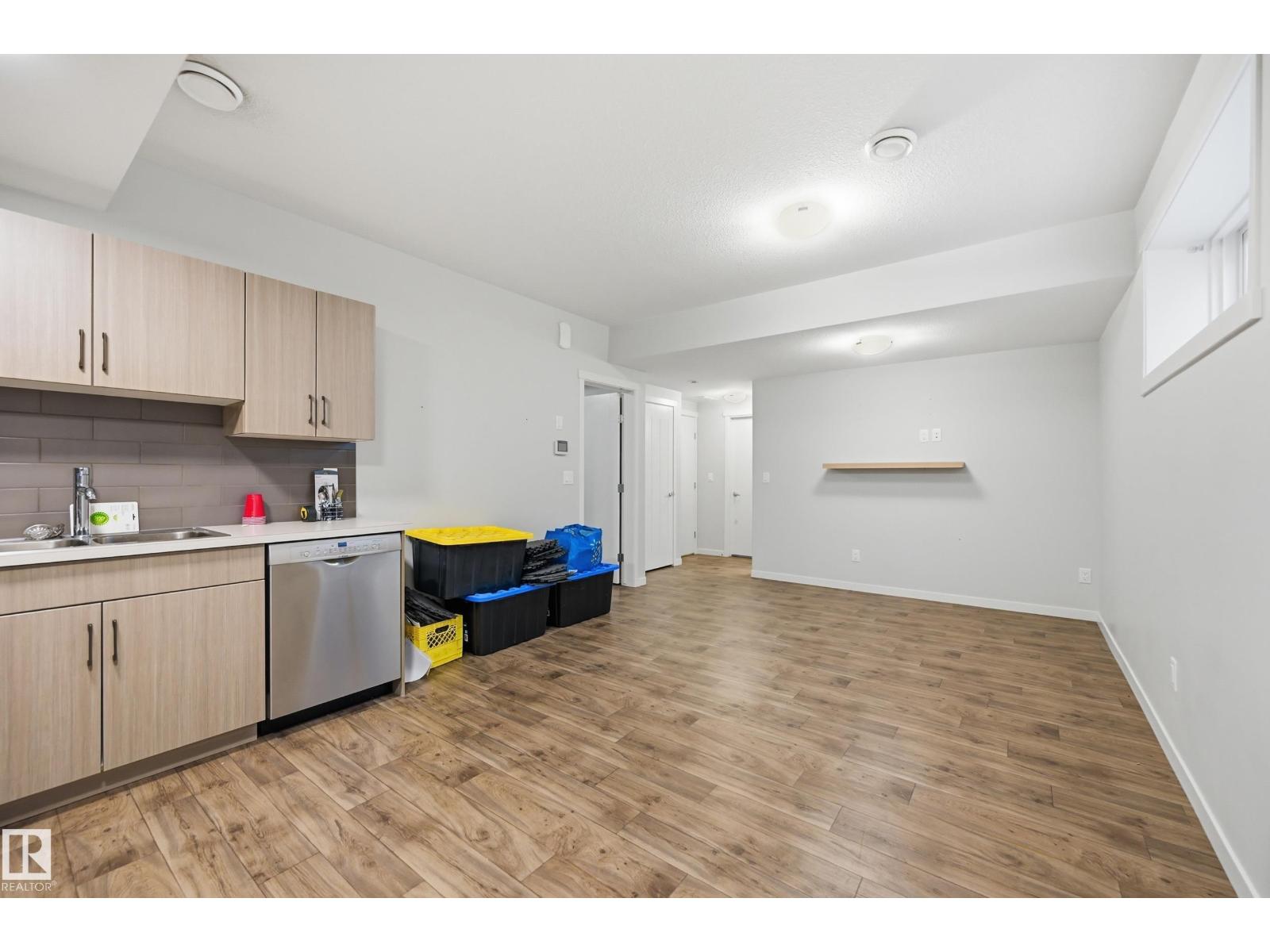 22135 96 AV NW - 33