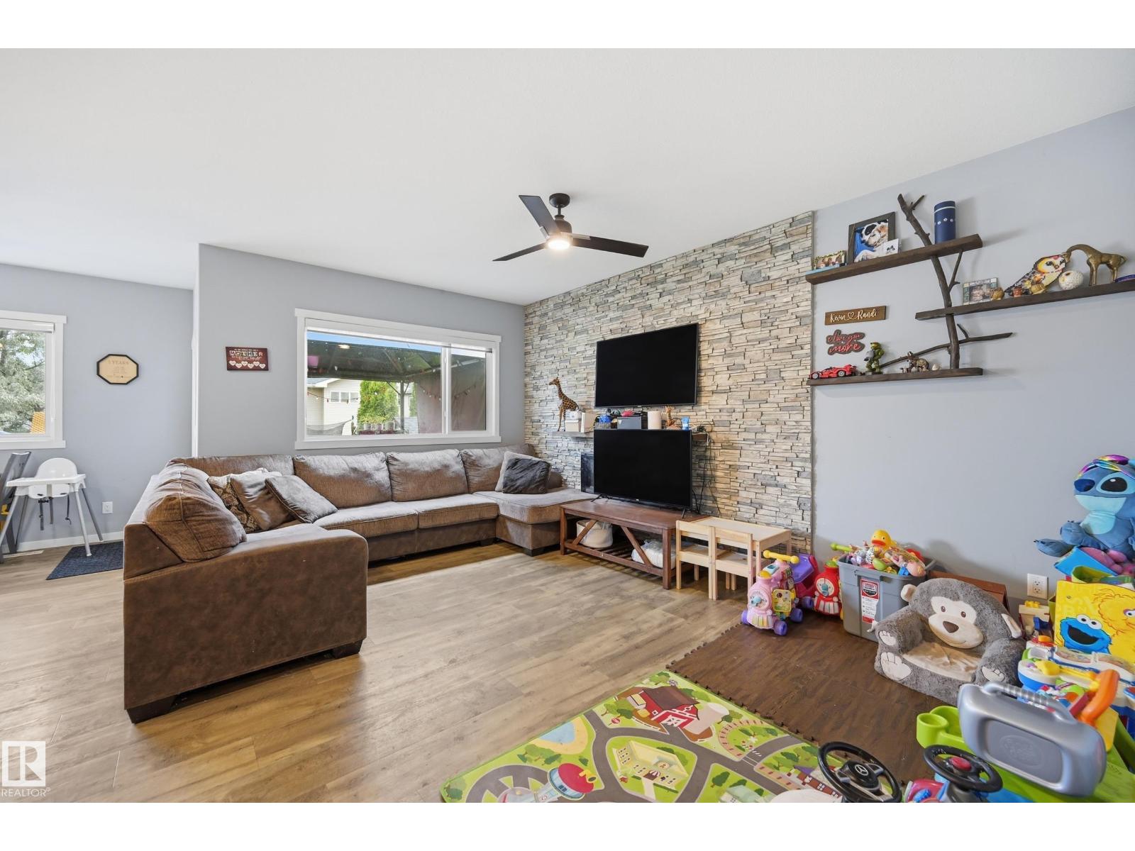 22135 96 AV NW - 14