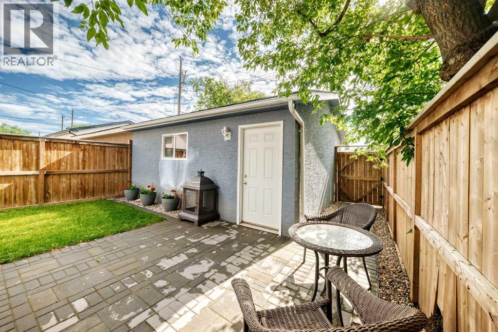 1416 43 Street SW - 35