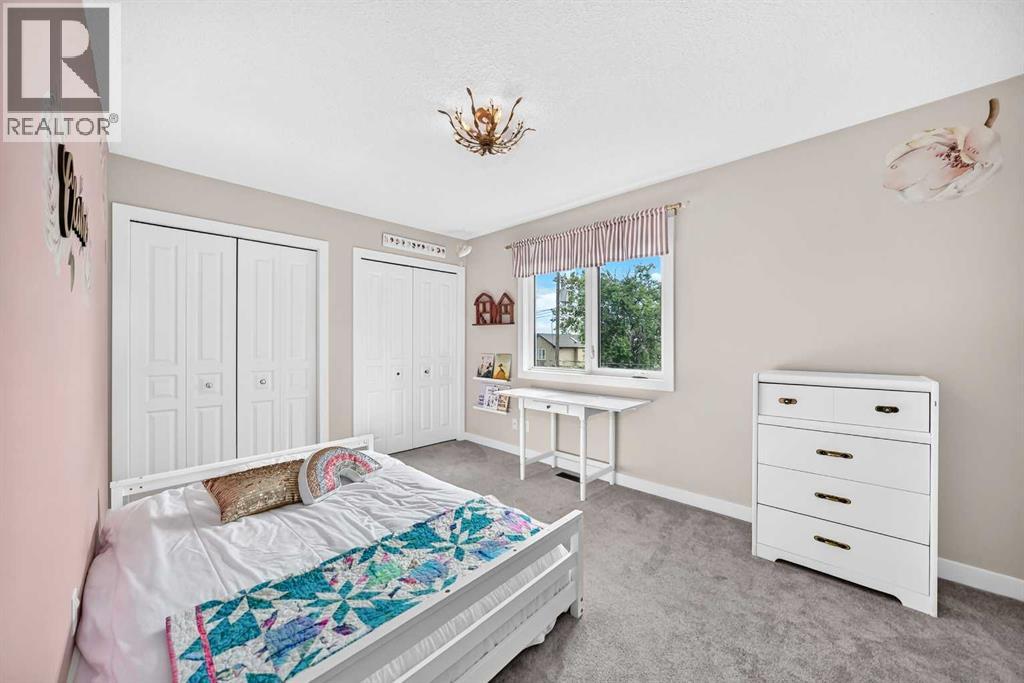1416 43 Street SW - 23