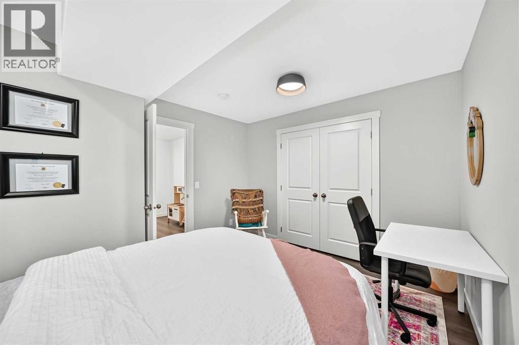 1416 43 Street SW - 33
