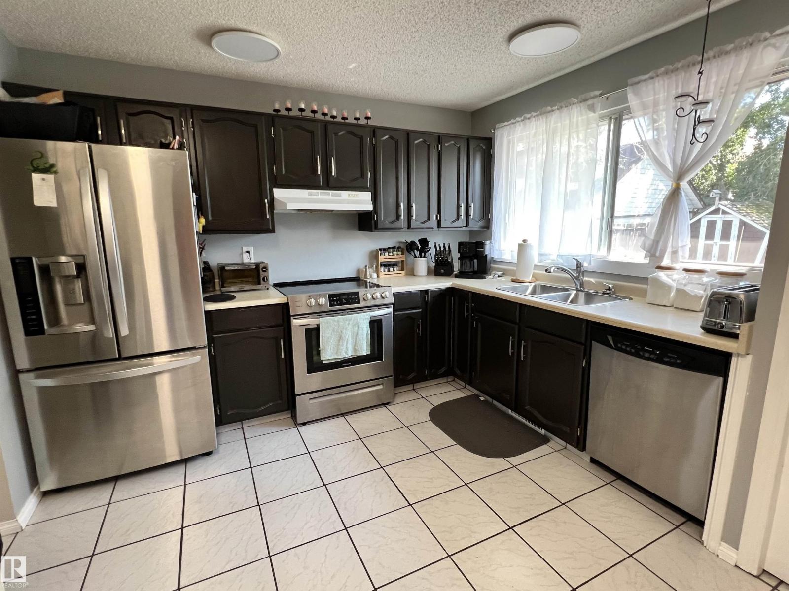9305 97 AV - Image 6