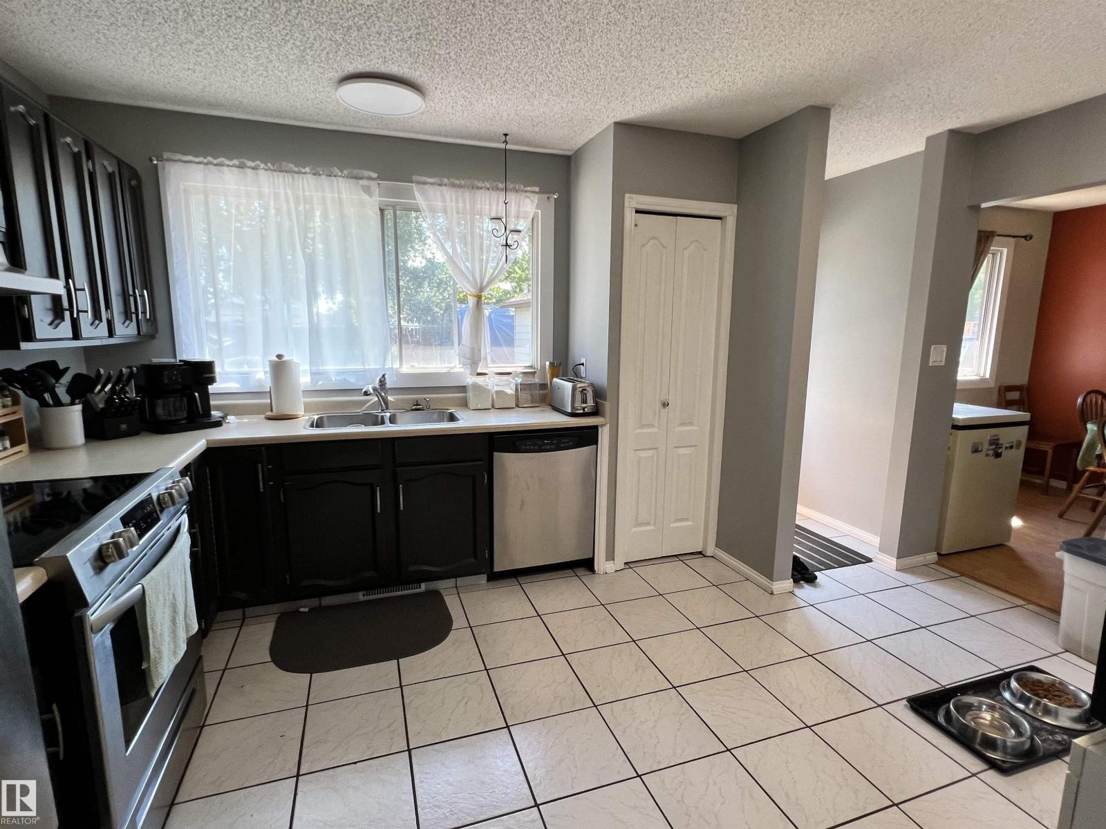 9305 97 AV - Image 7