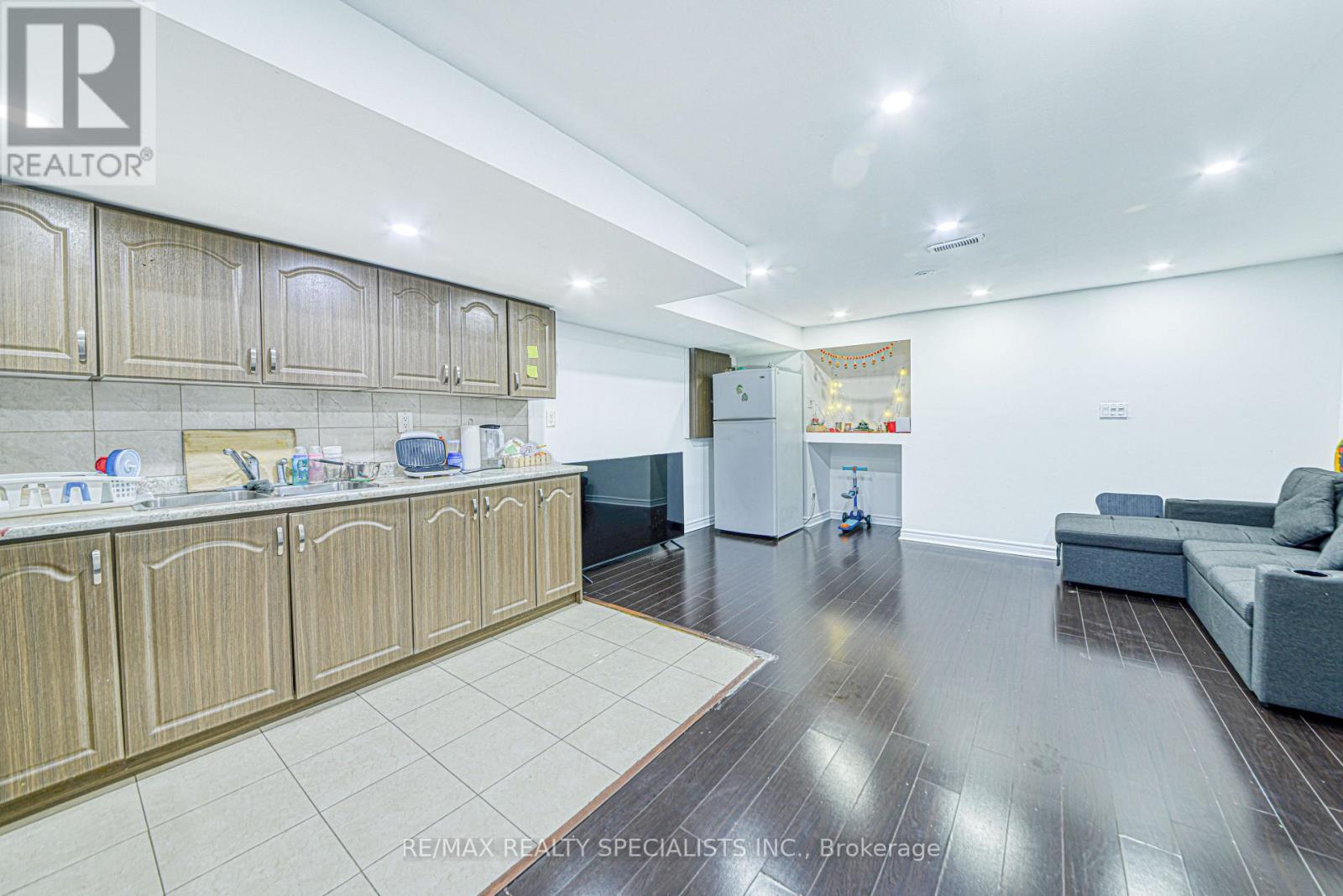 35 SOFTNEEDLE AVENUE - 19
