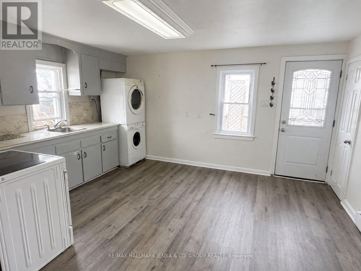 1 Bed, 1 Bath Multi-Family for Rent in Ottawa – 211 HANNAH STREET, Ottawa – MLS# X13654762 - Image 8