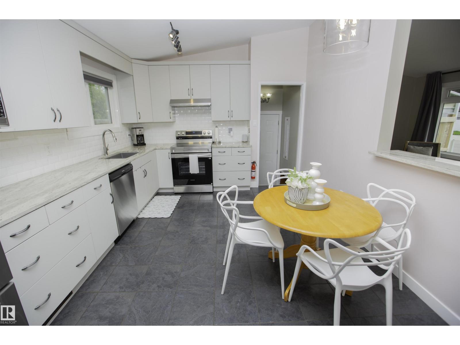 9107 58 ST NW - 8