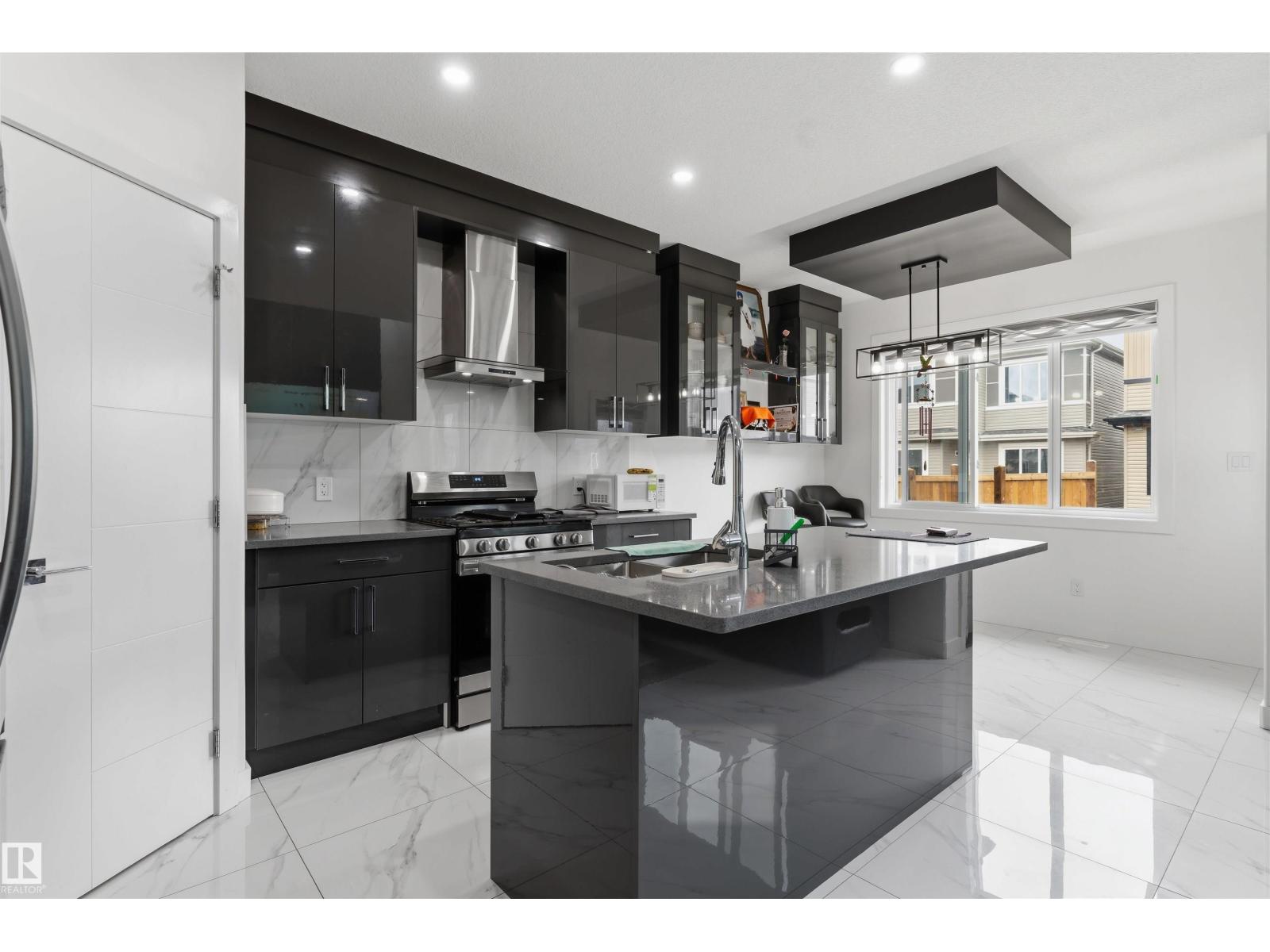 3606 41 AVE - 9