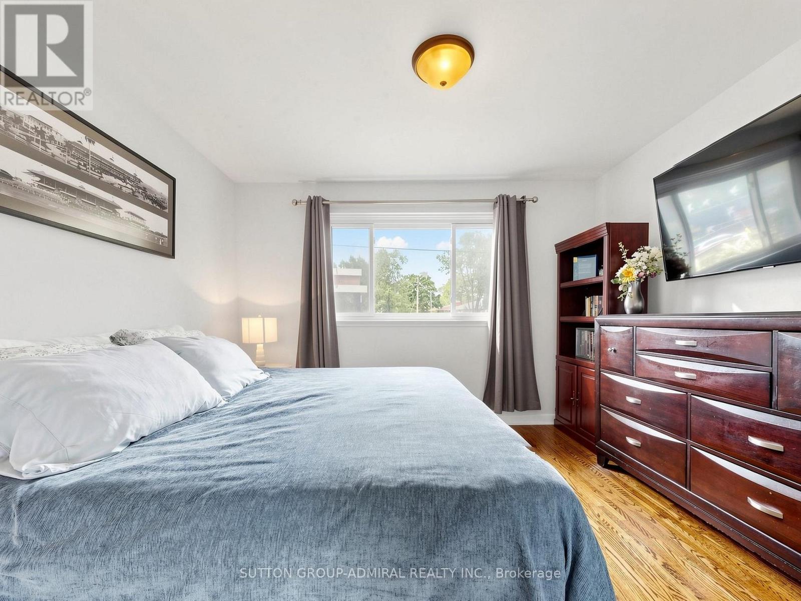 1864 HINDHEAD ROAD - 18