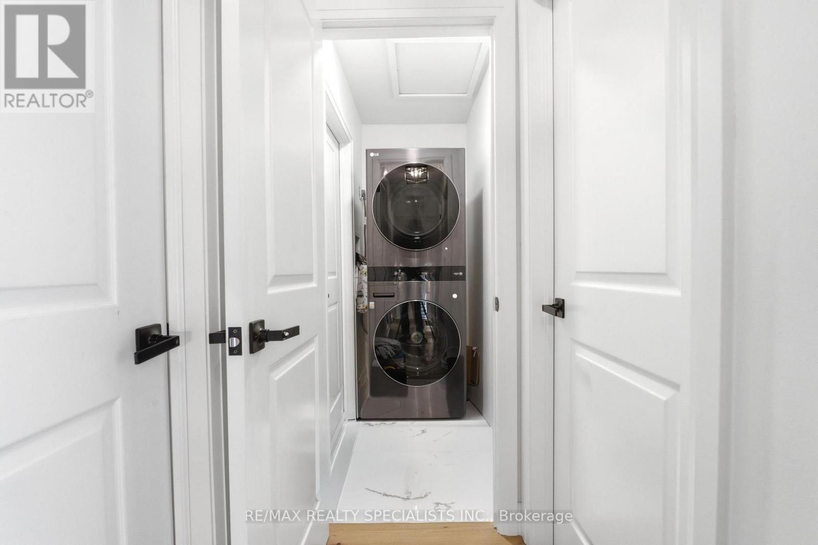 29 BLACKTHORN LANE - 21